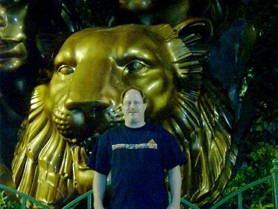 me_statue.jpg